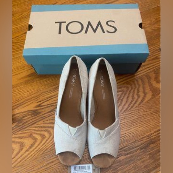 Toms heels size 9 Wore once and they are the wrong size. Great Condition! - Picture 3 of 7